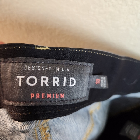 Torrid Bombshell Skinny Denim Shorts Size 18 - Picture 4 of 7